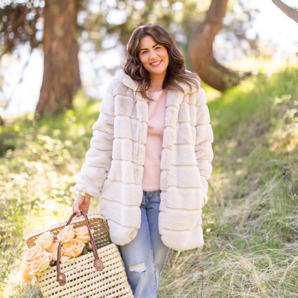 Jillian Harris x JoeFresh fur coat - Picture 4 of 9